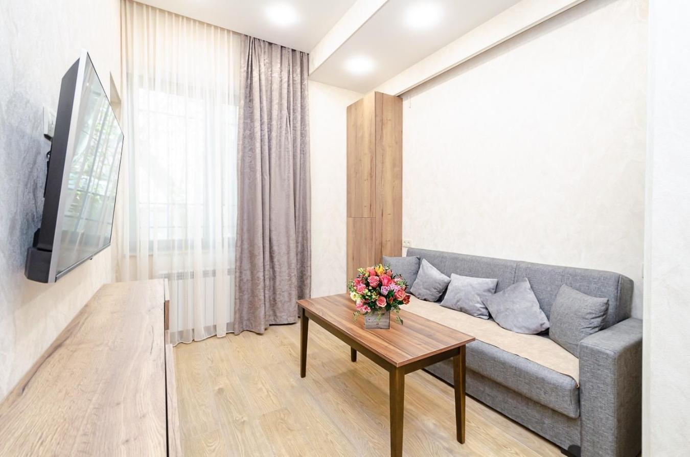 15. Double Room Apartaments With Fresh Style Jerevan Exteriör bild